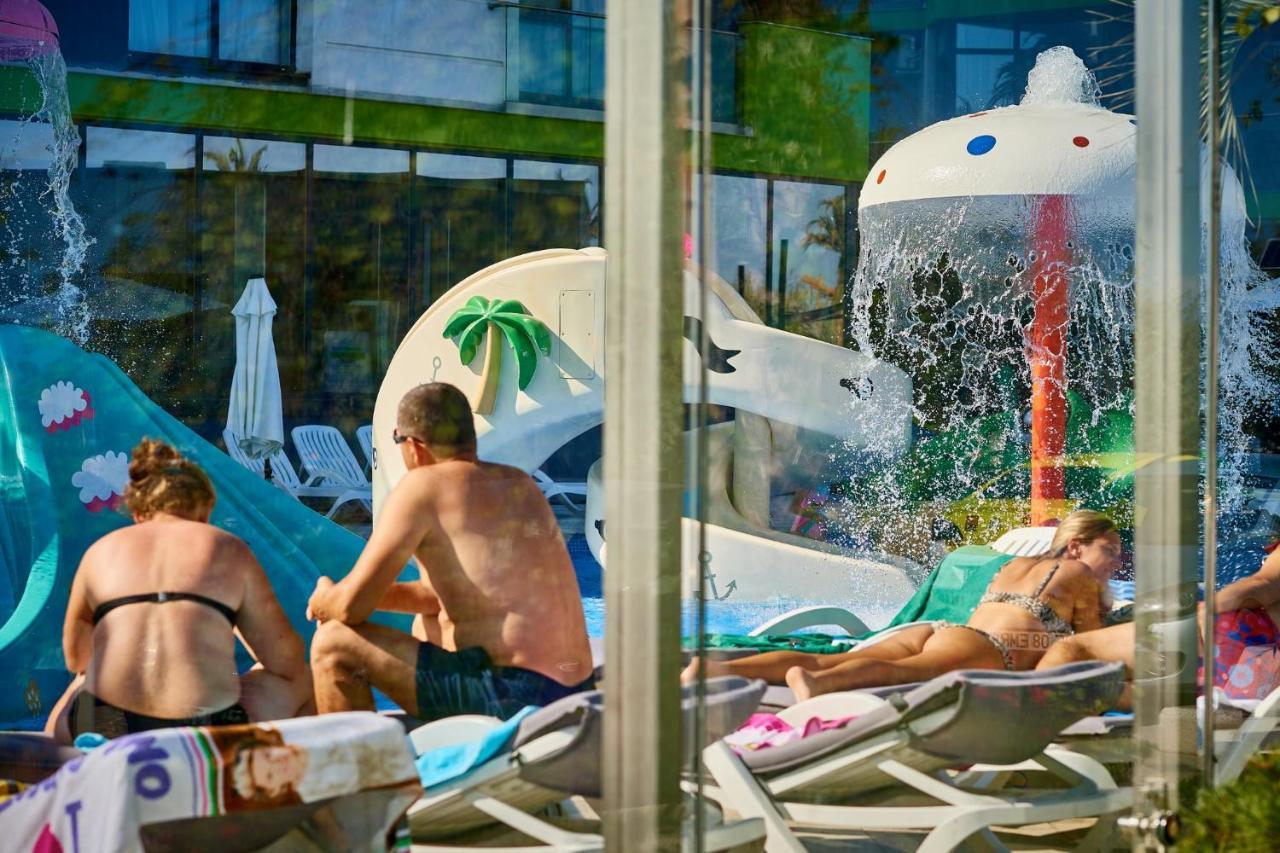Dava Aparthotel Pool & Spa Mamaia Nord นาโวดาริ ภายนอก รูปภาพ